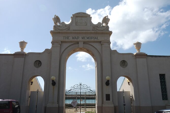 Afternoon Honolulu City Tour - Kamehameha Statue, Supreme Court, and the Hawaiian Constitution Through Time