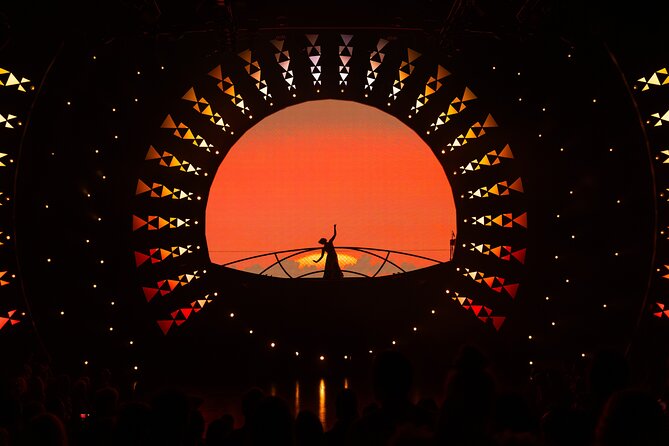 'Auana by Cirque du Soleil at the Waikiki Beachcomber Hotel - Timing in Waikiki: How to fit 1 hour 20 minutes into your day