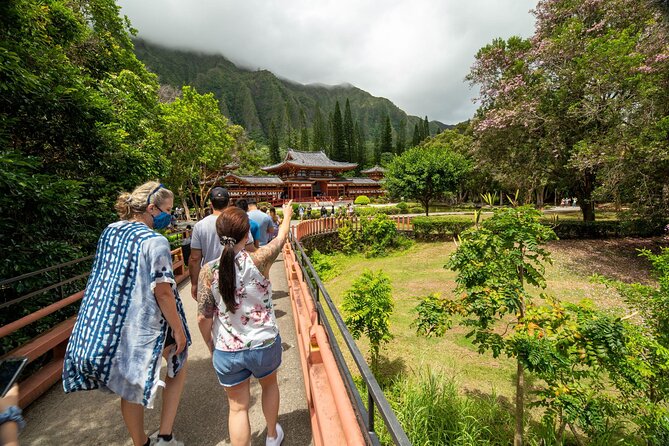 Best Of Oahu: Grand Circle Island Small Group Tour From Waikiki - Halona Blowhole: When the Coast Gets Dramatic