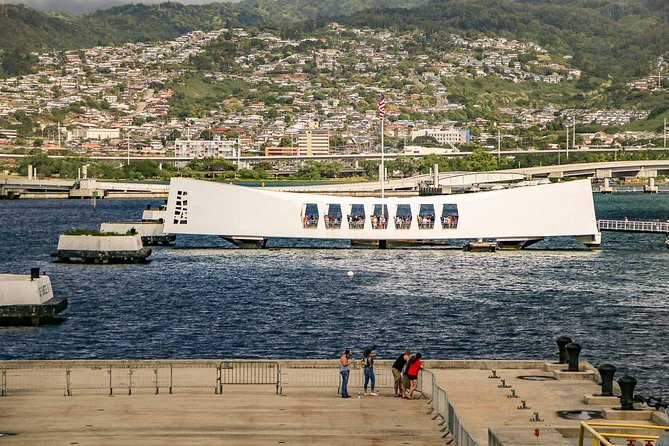 Best of Oahu: Pearl Harbor & Oahu Circle Island Tour from Waikiki - Pearl Harbor National Memorial: Make the First Hour Count