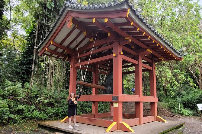 Byodo Temple and Waimea Botanical Garden Tour - Tropical Farms Macadamia Stop: Quick Treats and Real Island Souvenirs