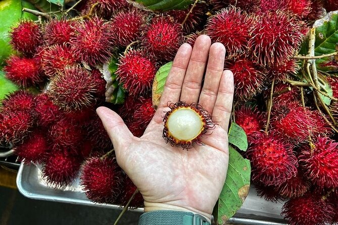 Da Local's Food Tour of Oahu - Stop 2: Poke at a seafood market (fresh, and very real)