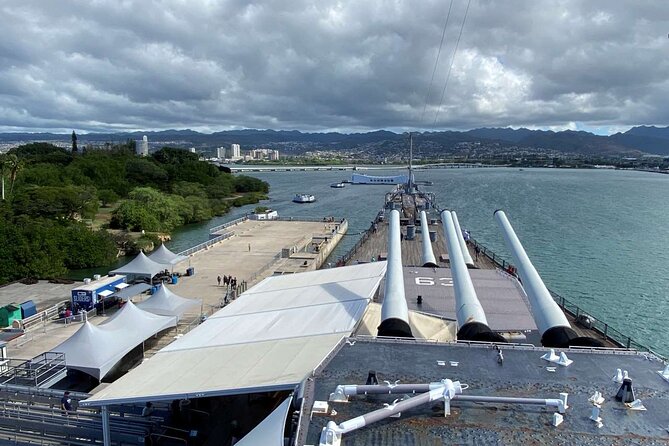 Deluxe Arizona Memorial and USS Missouri Battleship Tour - Waikiki pickup at 9:30: stress control in Honolulu traffic