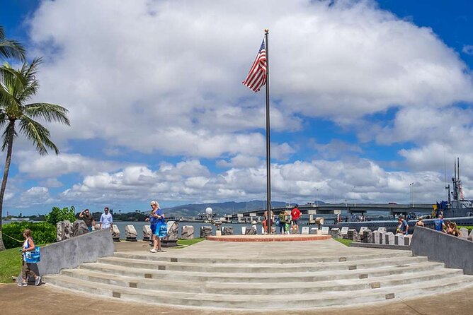Deluxe Pearl Harbor, Arizona Memorial, and Visitor Center Tour - Timing reality check: food, crowds, and how much you can see