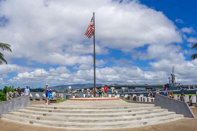 Deluxe Pearl Harbor USS Arizona Memorial and Honolulu City Tour - The guide makes the difference: you may get Vanessa, Roland, or Rowland