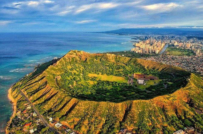 Diamond Head Hiking Tour with Ticket and Reservation Inclusion - The lookout: crowds, photos, and waiting your turn
