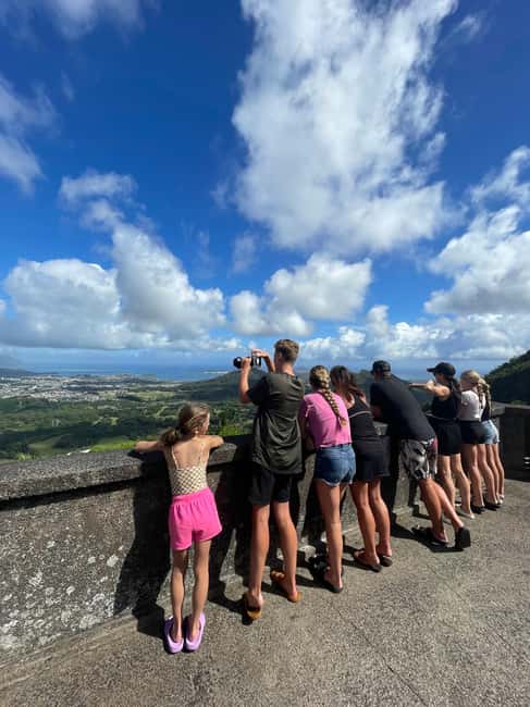 From Waikiki: Oahu Scenic Half-Day Circle Island Tour - The 25-minute break: coffee, breakfast, and a little shopping buffer