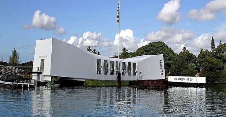 From Waikiki: USS Arizona Memorial and Honolulu City Tour - Honolulu State Capitol and the driving narration you should pay attention to