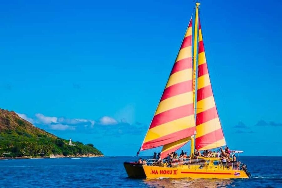 Honolulu: 1-Hour Friday Night Fireworks Cruise with Drinks - Friday Fireworks from Kewalo Basin: the big idea