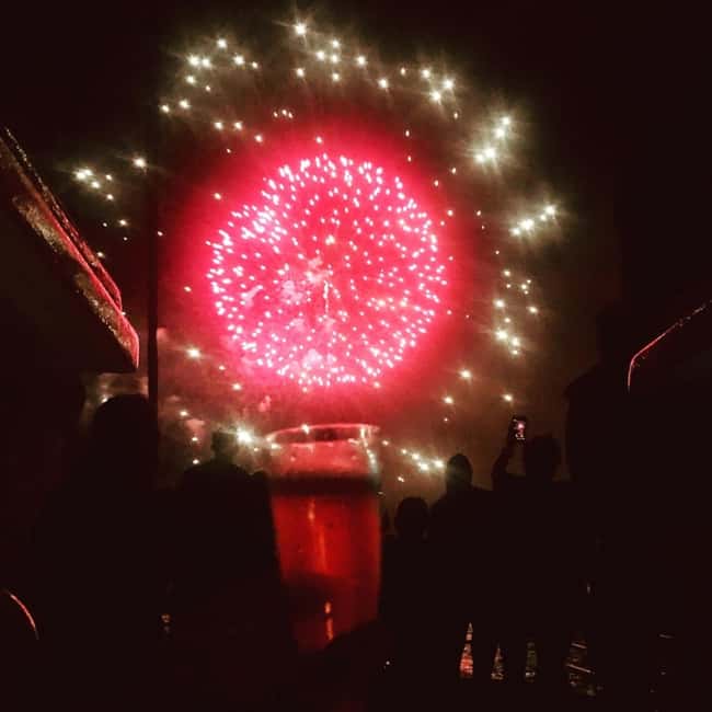 Honolulu: 1-Hour Friday Night Fireworks Cruise with Drinks - The 1-hour route: Ala Moana and Waikiki skyline views