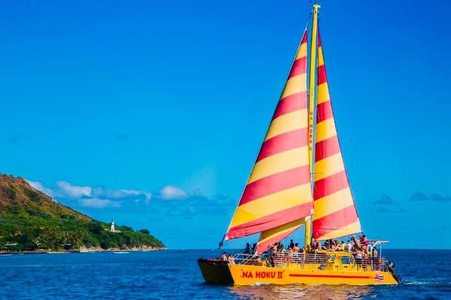 Honolulu: 1-Hour Friday Night Fireworks Cruise with Drinks - Comfort, weather, and the rules that affect who should go
