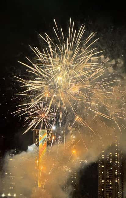 Honolulu: 1-Hour Friday Night Fireworks Cruise with Drinks - Meeting the Na Hoku 2 catamaran: what you need before you sail