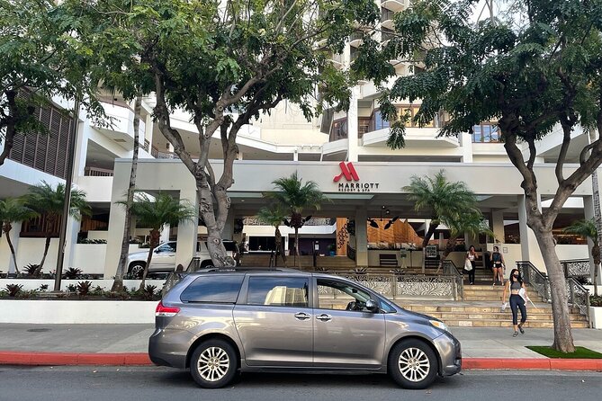 Honolulu Airport & Ko Olina Hotels Private Transfer by Minivan (up to 5 people) - Optional orchid lei greeting: small touch, clear cost
