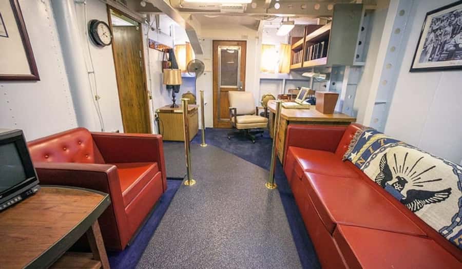 Honolulu: Battleship Missouri Memorial with Guide Option - Your ticket setup: included guided tour plus self-guided exploration