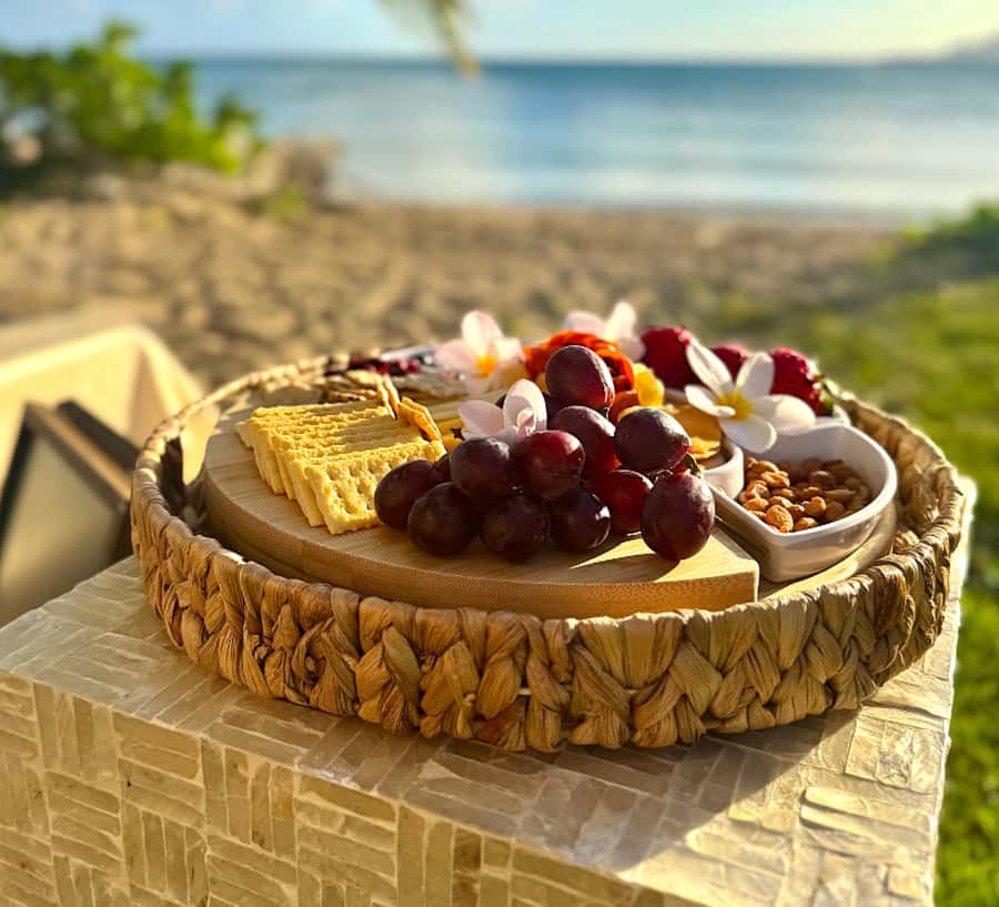 Honolulu: Beachside Luxury Picnic & Paint - The Picnic: Luxury Comfort You Can Taste
