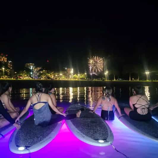 Honolulu: Fireworks Glow and Flow Yoga Class - Key points at a glance