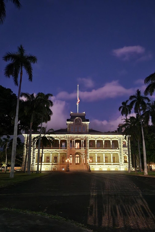 Honolulu: Ghosts of Old Honolulu Walking Tour - Meeting at the Kamehameha Statue: the downtown stage