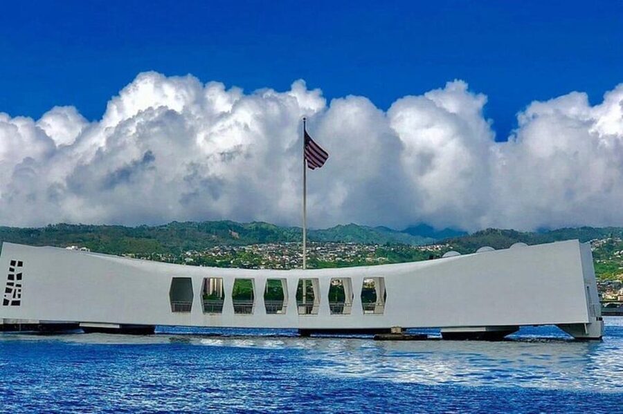 Honolulu: Pearl Harbor, USS Arizona and Battleship Missouri - Guides and Storytelling: Why the Day Feels Like It Clicks