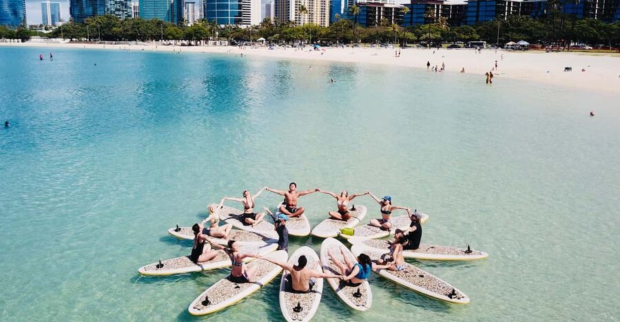 Honolulu: SUP (Standup Paddleboard) Yoga Class - Getting There at Ala Moana Beach Park: Where to Meet and What to Watch For
