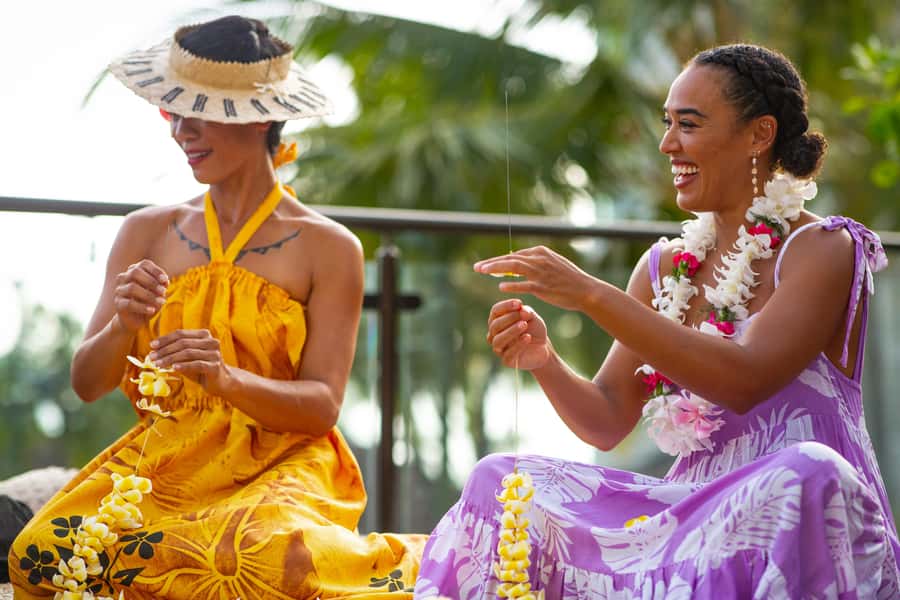 Oʻahu: Nā Lei Aloha Lūʻau & Dinner or Cocktail Show Option - Sunset Views and Rooftop Weather: Why Timing Can Feel Different