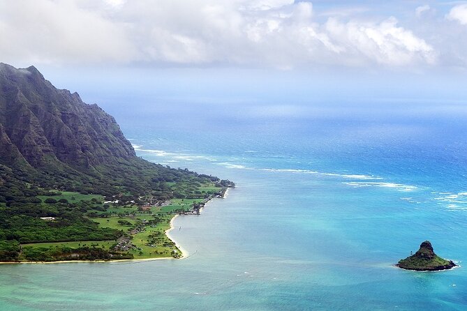 Oahu Circle Island Tour with Byodo-In Temple Admission - Hanauma Bay and Halona Blowhole: lookout time for the coastline drama