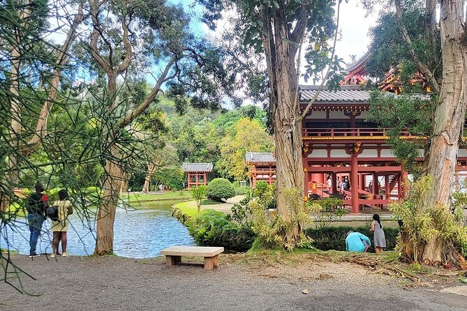 Oahu Circle Island Tour with Byodo-In Temple Admission - North Shore beaches and the timing for bathrooms