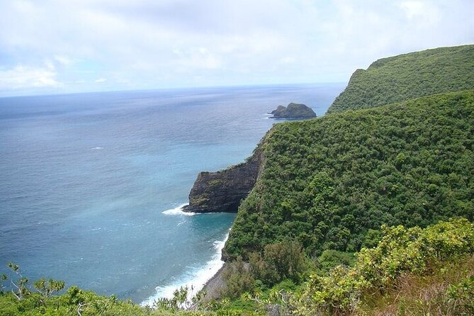 Oahu Grand Circle Island Tour Departing from Waikiki - Kualoa Regional Park and Chinaman’s Hat: That Famous Silhouette