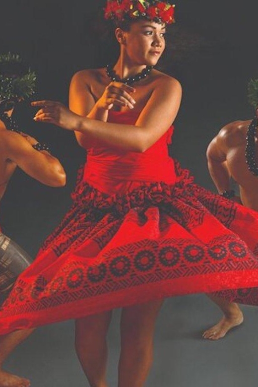 Oahu: Hilton Waikiki Starlight Luau - Included Extras: Mai Tai, Drinks, and a Group Hula Lesson