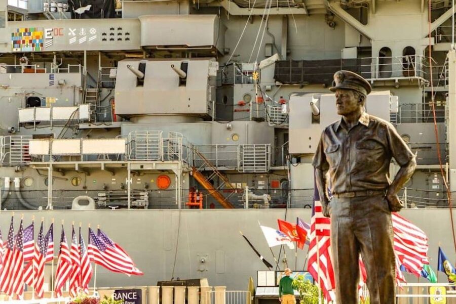 Oahu: Pearl Harbor Battleship Tour - Punchbowl viewpoints and downtown Honolulu stops after Pearl Harbor