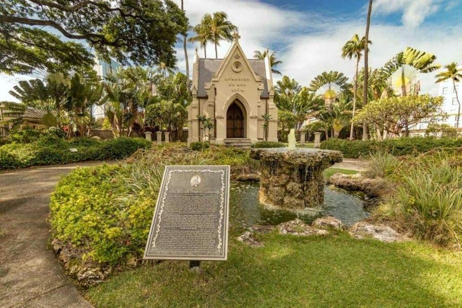 Oahu: Pearl Harbor Battleship Tour - Food on the route: not included, but you aren’t stuck