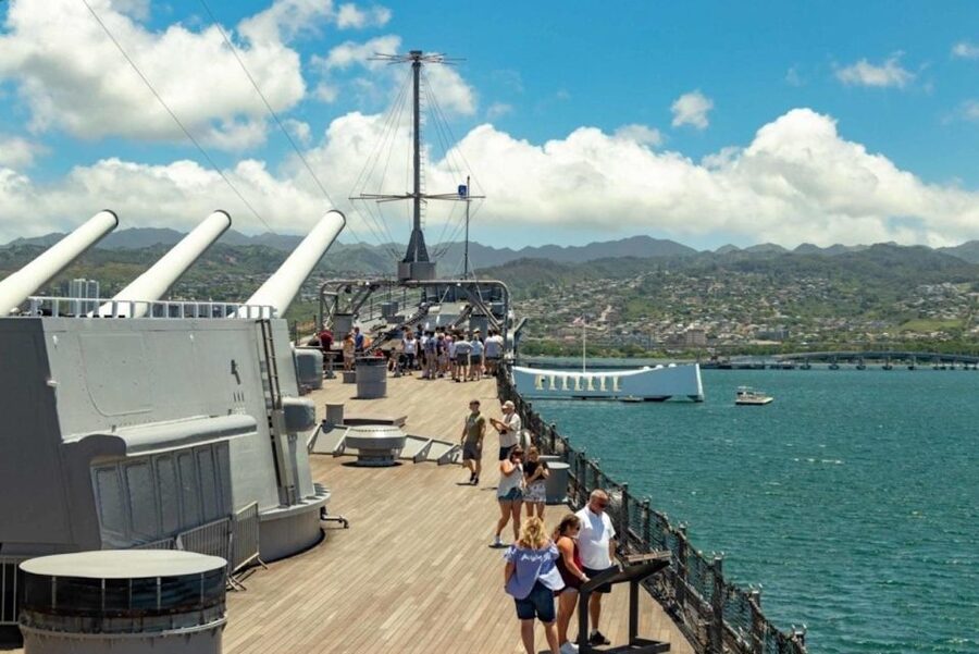 Oahu: Pearl Harbor Battleships Group Tour - Pearl Harbor Visitor Center: Context Before the Memorial
