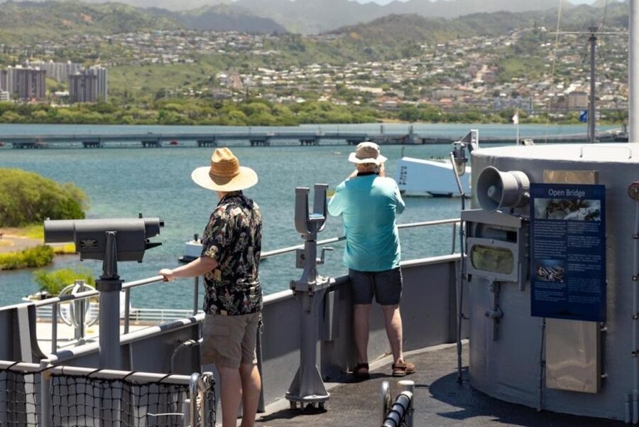 Oahu: Pearl Harbor Battleships Group Tour - Punchbowl Crater and the King Kamehameha Statue: Afternoon Reset