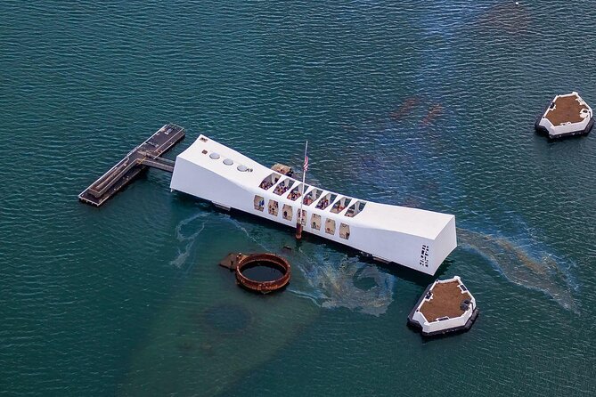 Oahu: Pearl Harbor USS Arizona Memorial - The real value: prebooked entry plus guided order to the day