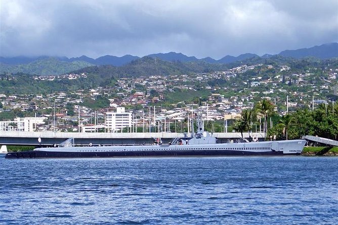 Oahu: Pearl Harbor USS Arizona Memorial - The USS Arizona Memorial boat ride: the magic is real, the weather risk is too