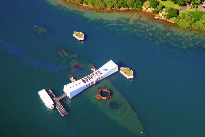 Oahu: Pearl Harbor USS Arizona Memorial - Pacific Historic Parks souvenir stop: quick and practical