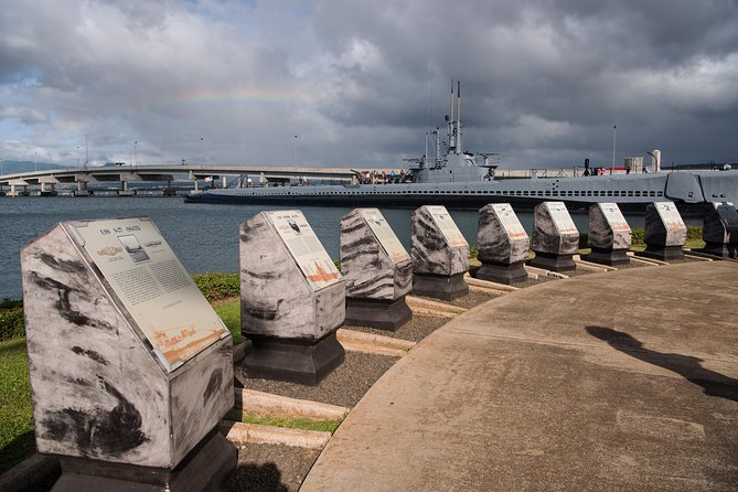 Oahu: Pearl Harbor USS Arizona Memorial Small Group Tour - Downtown Honolulu in 30 Minutes: Iolani Palace and King Kamehameha