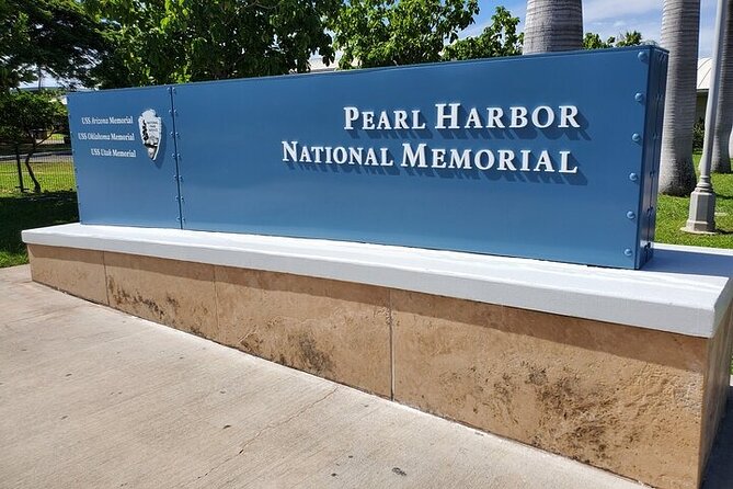 Oahu: Pearl Harbor USS Arizona Memorial Tour - The visitor center: where your mood gets set