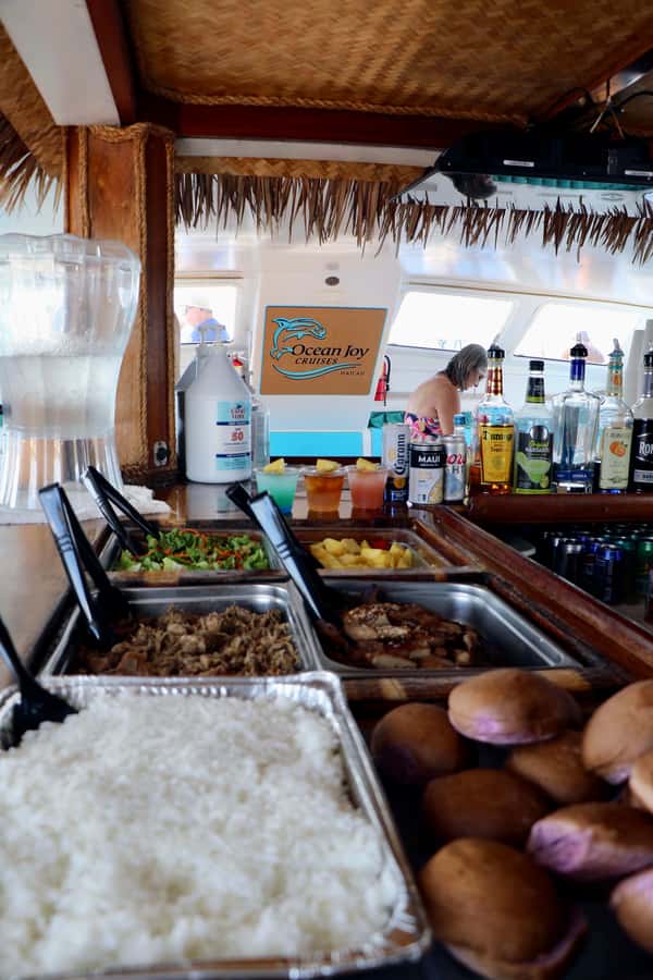 Oahu: Snorkeling & Dolphin Watch Cruise w/ Luau Style Buffet - Snorkeling With Turtles: How This Trip Makes the Underwater Time Work