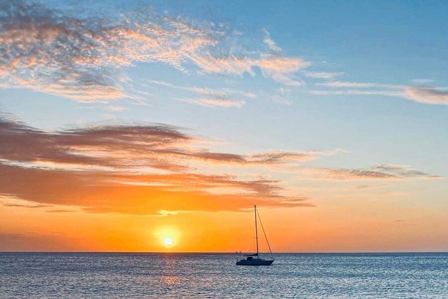 Oahu: Sunset sailing in small intimate groups - Why a 6-Person Sunset Sail Beats the Big Boats