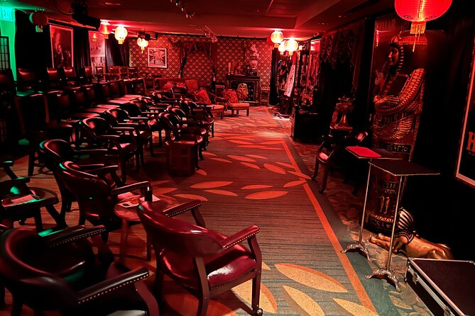 Oahu: The Magical Mystery Show! at Hilton Waikiki Beach Hotel - Comedy and close-up illusions: how the show plays in real time