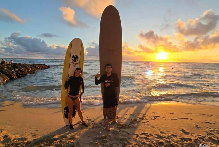 Oahu: Waikiki Beginner Private Surf Lesson- Female Guide - The shore lesson: how you go from standing still to standing up