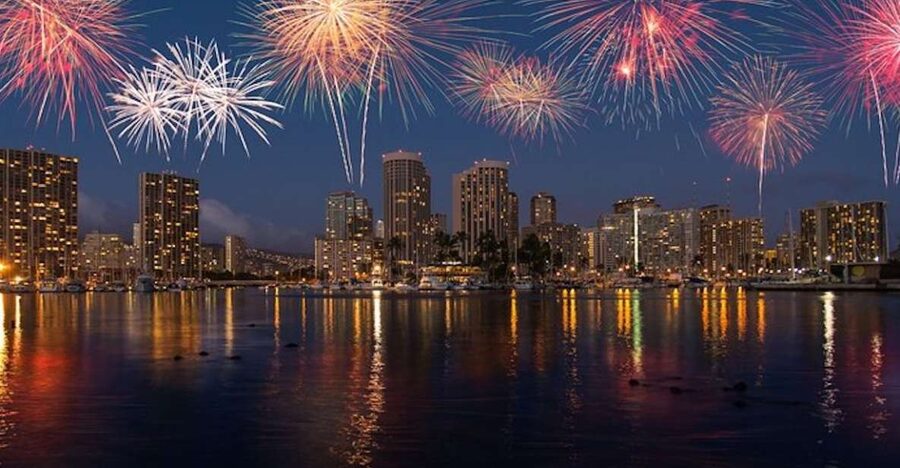 Oahu: Waikiki Friday Night Fireworks Catamaran (Wahine Koa) - The fireworks moment: best ways to get photos and enjoy the show