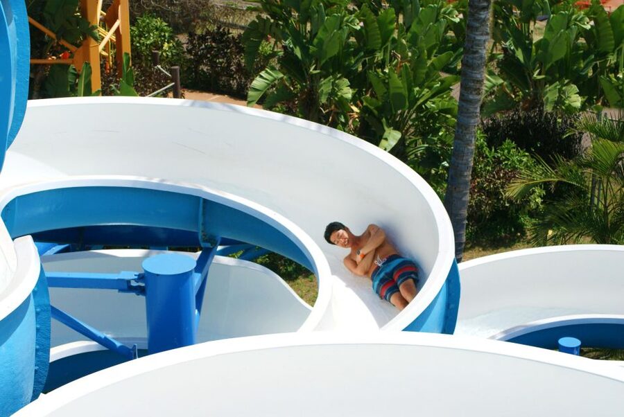 Oahu: Wet 'n' Wild Waterpark Ticket with Waikiki Transfer - Shaka’s 36-foot drop and the full ride mix at Wet ’n’ Wild