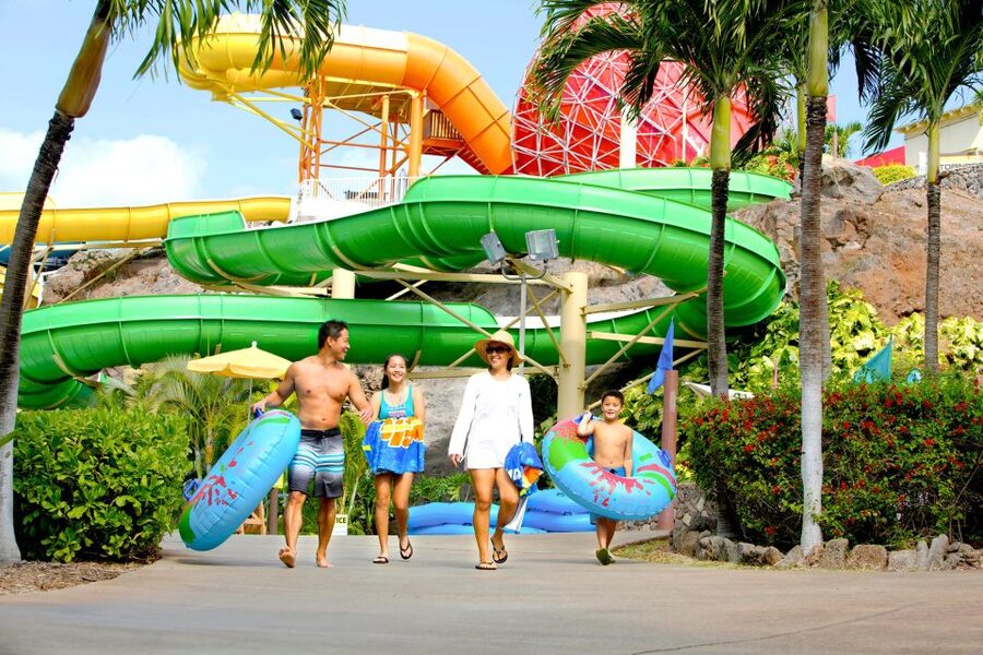 Oahu: Wet 'n' Wild Waterpark Ticket with Waikiki Transfer - The 12:00 PM to 2:30 PM admission window: ride smart