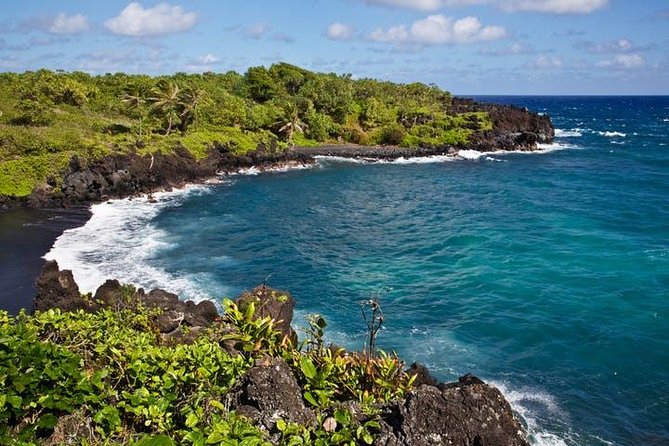 One Day Heavenly Hana Tour: Island Hopping from Oahu to Maui - Waikiki pickup, air-conditioned mini bus, and a group of 15