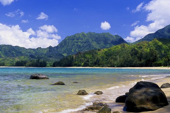 One-Day Tour Hawaii Movie Tour: Island Hopping from Oahu to Kauai - From Waikiki to the Airport to Kauai: The Part You Don’t Want to Stress About