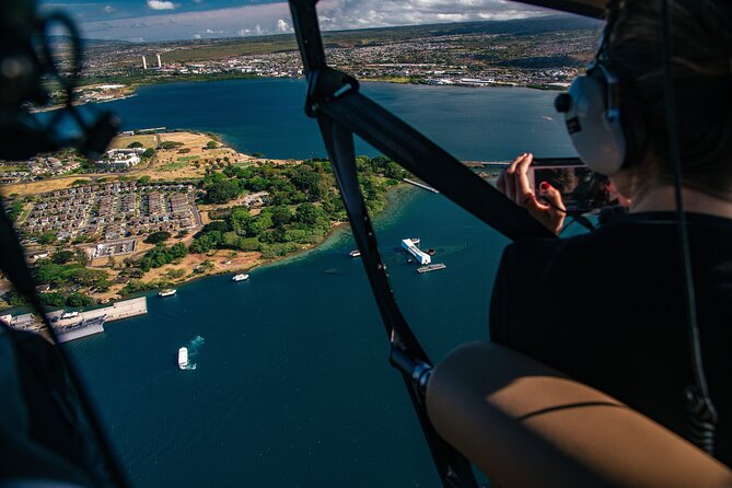 Path to Pali Passage - 30 Min Helicopter Tour - Doors Off or On - Nuʻuanu Pali cliffs back-to-back with a rainforest corridor