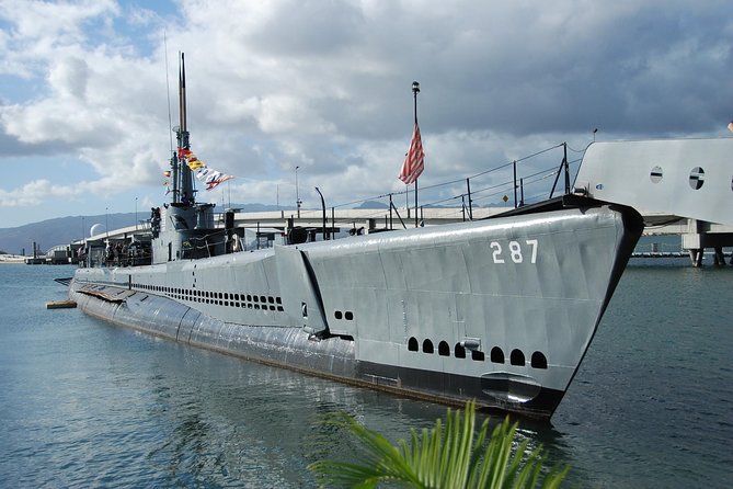 Pearl Harbor Arizona Memorial - Honolulu Tour - Submarine Access - Your Honolulu windshield tour: King Kamehameha, historic passes, and Punchbowl