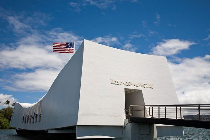 Pearl Harbor, National Memorial Cemetery and Honolulu City Tour - Pearl Harbor Visitor Center: where the story sets the tone