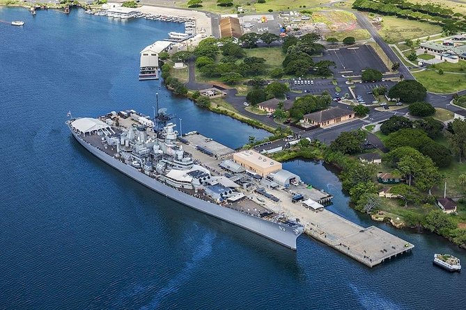 Pearl Harbor, National Memorial Cemetery and Honolulu City Tour - The Navy boat launch to USS Arizona: rules that affect your comfort